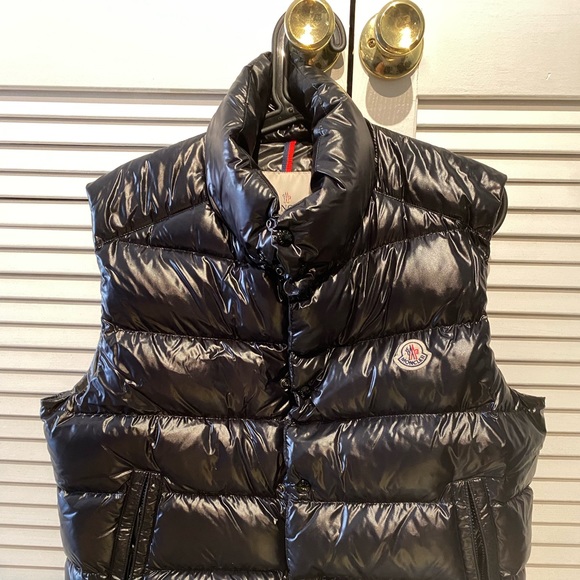 Moncler vest size